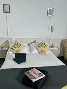 HOTEL De La Tour Saint Etienne SUD - 圣沙蒙