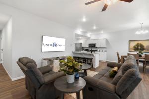 Hot Tub, Golf Course On Site, Arcade, Pvt Deck- HighEnd Decor! Bright Floorplan