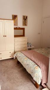 Colton House - Apt 2