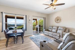 Pvt Hot Tub, Cmty Amenities, Indoor & Outdoor Pools, Table Rock Views, Free Tickets