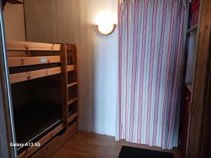 Résidence Lauzieres - Studio 5 personnes skis aux pieds et proche des commerces dans le village du Charvet à Arc 1800 MAE-2054