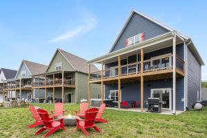 Table Rock Lake Views, Double Sided Fireplace, Free Attraction Tickets, Air Hockey