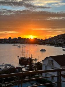 Monique Luxury Apartment