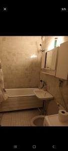 Private room in sharing apartment vantaa