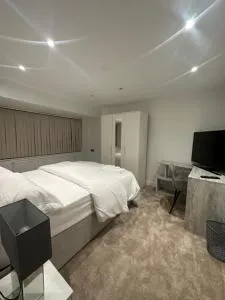 Modern Room in Cheshunt - Wormley