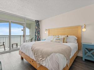 Instaworthy Oceanfront Oasis lazy river hot tubs