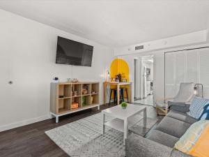 Instaworthy Oceanfront Oasis lazy river hot tubs