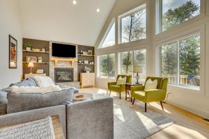 6 Mi to Appalachian Trail Modern Front Royal Gem!