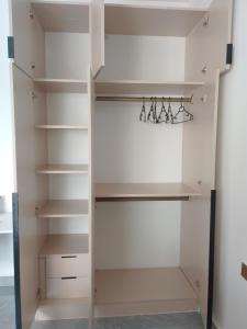 Studio in Kileleshwa with Gym, Pool, Netflix, Washer