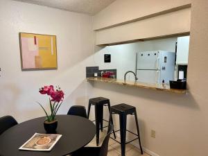 2br 2bath King House 5 min to DT!