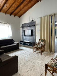 Casa grande com Piscina e Churrasqueira