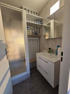 Cozy apartment with sea view and parking place