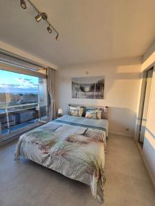 Cozy apartment with sea view and parking place