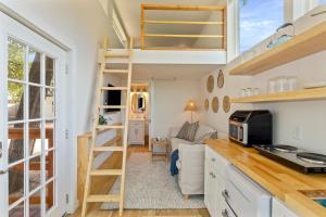 Extended Stay Haven Top Notch Deck with Greenbelt Views