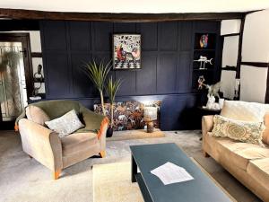 Stylish Tudor Cottage & Hot Tub