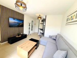 silent apartment with cozy terrace and ocean view