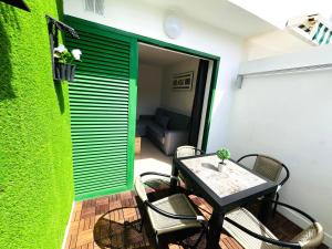 silent apartment with cozy terrace and ocean view