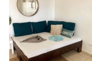 Beachfront Unit with Stunning Sunsets and Starlink Internet !