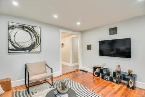 Sharon Home Less Than 8 Mi to Gillette Stadium!