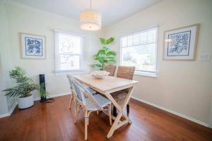 Sea View, Flower Garden, AC, WD, Renovated