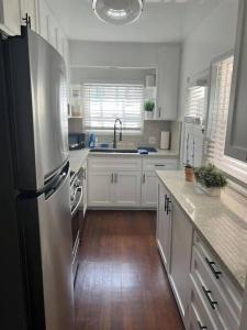 Sea View, Flower Garden, AC, WD, Renovated