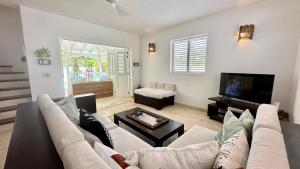 Villa 4Bdrms 3.5baths with pool, Jacuzzi and Starlink WiFi