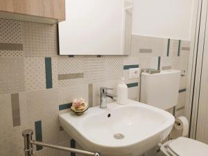 La Rugiada-con giardino e parcheggio moto privato