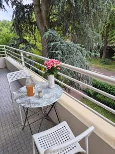 Beautiful apartment, beautiful view, quiet, 6min walk from metro1 and 20min from LOUVRE - Vincennes