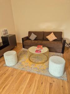 Beautiful apartment, beautiful view, quiet, 6min walk from metro1 and 20min from LOUVRE