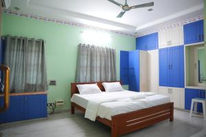 The HR STAY INN TIRUPATI - LUXURY HOMESTAY - NEAR ALIPIRI BUS STAND AND KAPILATEERTHAM - 24 HRS HOT WATER-150 MBPS SPEED FREE WIFI &OTT APPS