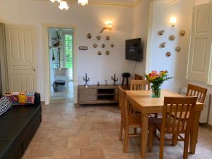 Entire House - Romantic Vintage Cottage