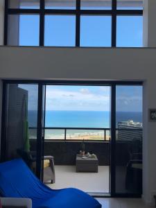 Maravilhosa cobertura duplex vista mar