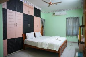 The HR STAY INN TIRUPATI - LUXURY HOMESTAY - NEAR ALIPIRI BUS STAND AND KAPILATEERTHAM - 24 HRS HOT WATER-150 MBPS SPEED FREE WIFI &OTT APPS