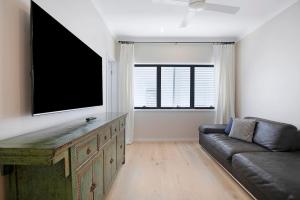 Fulcher Lane - A Zen Retreat in Modern Comfort