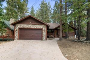 Arctic Wolf at Summit Base - 4 Bedroom log cabin at the base of Snow Summit