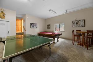 Arctic Wolf at Summit Base - 4 Bedroom log cabin at the base of Snow Summit