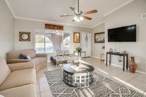 8 Mi to State Farm Stadium Glendale Home with Grill - 皮奥里亚