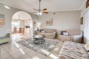 8 Mi to State Farm Stadium Glendale Home with Grill