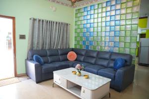 The HR STAY INN TIRUPATI - LUXURY HOMESTAY - NEAR ALIPIRI BUS STAND AND KAPILATEERTHAM - 24 HRS HOT WATER-150 MBPS SPEED FREE WIFI &OTT APPS