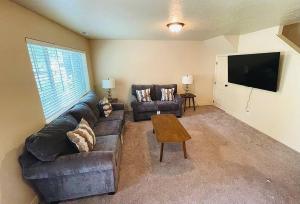 Spacious quiet townhome near BYU easy freeway access