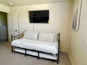 Spacious quiet townhome near BYU easy freeway access