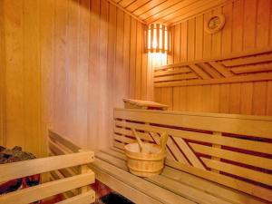 Modern chalet just 350 m from the ski lifts