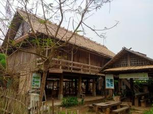 Banlue handicraf center and home stay