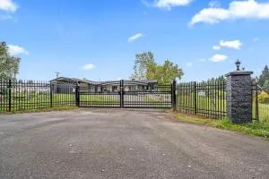 22 Acres Home with hot tub minutes from Ilana Casino - 伍德兰