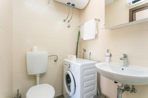 Holiday house with a parking space Milna, Brac - 20140