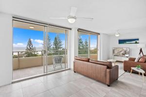Iconic Burleigh Beachfront, 2 Bedroom Apartment