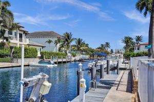 stunning waterfront villa in boca raton