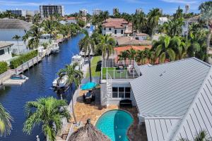 stunning waterfront villa in boca raton