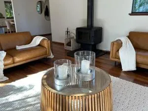 White Pebble - stylishly curated 4 bedroom home - Quindalup