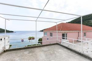 Apartmetns Franka Saplunara-One-Bedroom Apartment with Terrace and Sea View No2